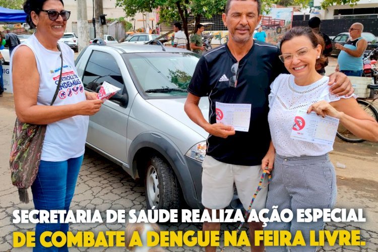 Secretaria de Saúde realiza ação especial de combate a dengue na feira livre.