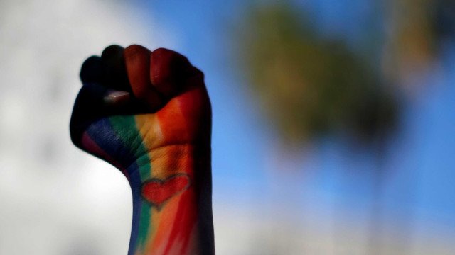 Mãe detona quem critica filho gay: "Pior era se fosse homofóbico"