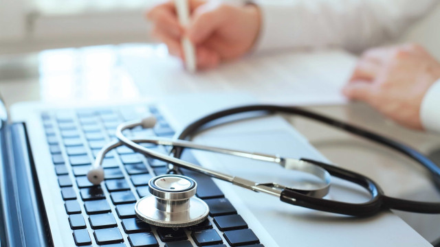 Município é condenado a indenizar mãe de jovem morta após erro médico; casos aumentaram 57% em 4 anos