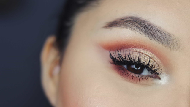 Cílios postiços podem fazer mal aos olhos?