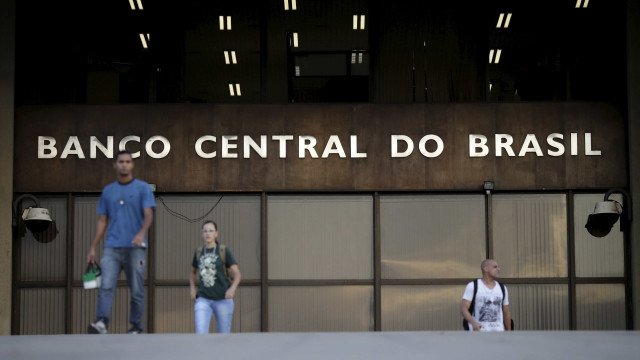 Racha no Copom expõe risco à autonomia do BC, dizem ex-diretores