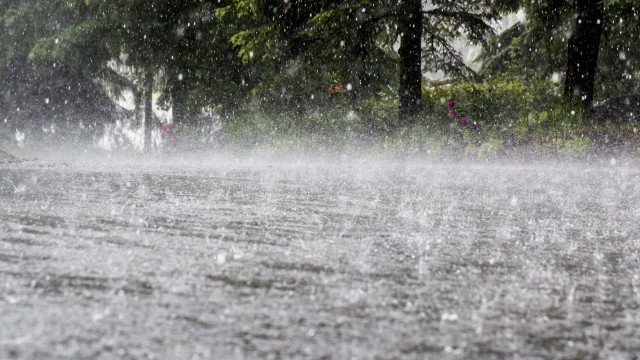 Temporal deixa pelo menos 4 mortos e causa destruição no Texas