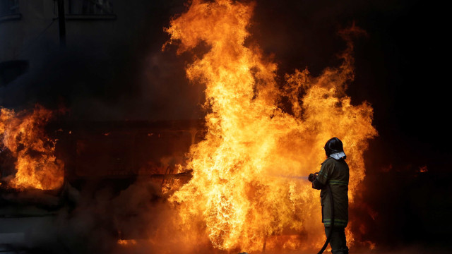 Ônibus são incendiados na região central de Porto Alegre