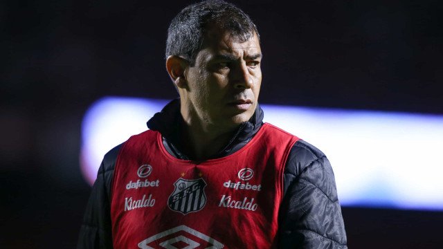 Carille aguarda jogos-treinos para testar jogadores e variação de esquema