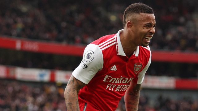 Jesus dá assistência à la Ronaldinho Gaúcho, Arsenal vence e continua na liderança do Inglês