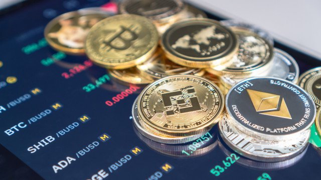 Irmãos são acusados de roubo de milhões em criptomoedas em 12 segundos