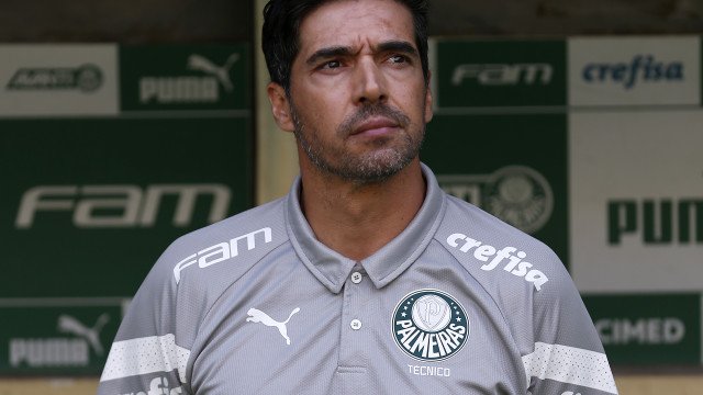 Abel reclama de não jogar no Allianz e clube não aprova paralisação do Brasileirão