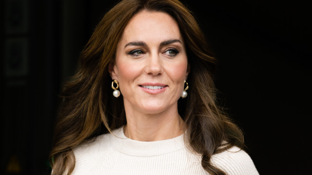 Em tratamento de câncer, nova foto de Kate e Príncipe William é divulgada