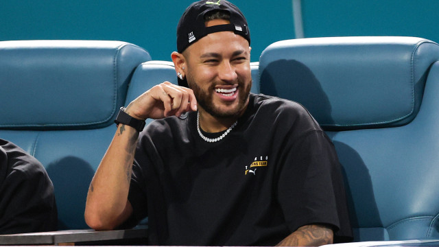 Neymar leva filha Mavie ao estádio e vê Al-Hilal ser campeão invicto do Saudita