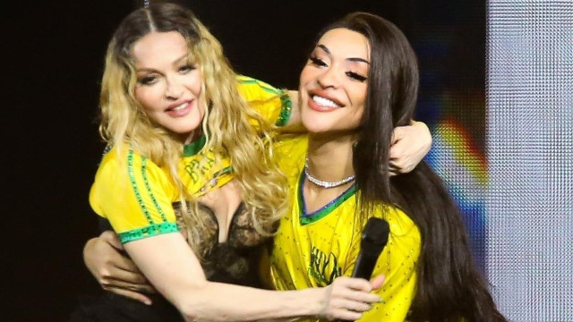 Fãs de Madonna vendem areia da praia de Copacabana no eBay depois de show