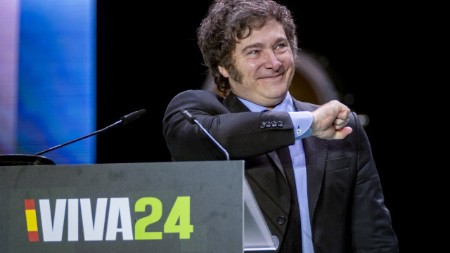 Crise diplomática: Javier Milei volta a atacar Pedro Sánchez