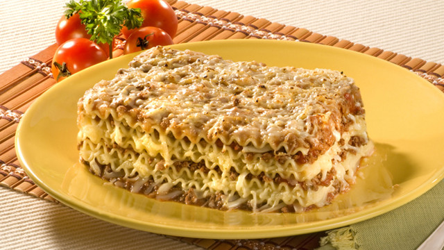 Veja como preparar uma deliciosa lasanha de polenta com molho bolonhesa
