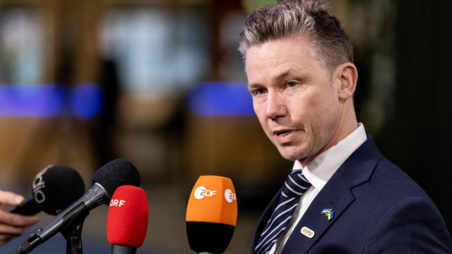 Suécia abre mão de aviões-radar para reforçar defesa da Ucrânia