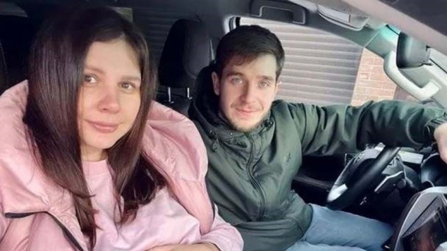 Influencer russa se casa com enteado que criou desde os sete anos