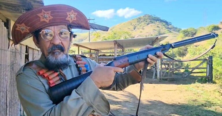 Morador de São Fidélis se destaca nos eventos fantasiado de personagens