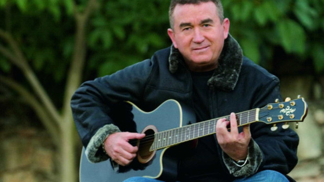 Justiça determina que Amado Batista pague pensão de 10 mil a ex-namorada