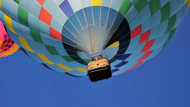 Balão rasga e paraquedista cai durante salto em Boituva (SP)