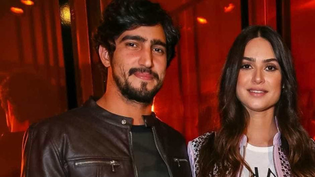 Renato Góes monta ‘cinema’ em casa e faz surpresa para Thaila Ayala