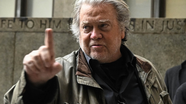 Juiz ordena que Steve Bannon, aliado de Trump, se apresente na prisão