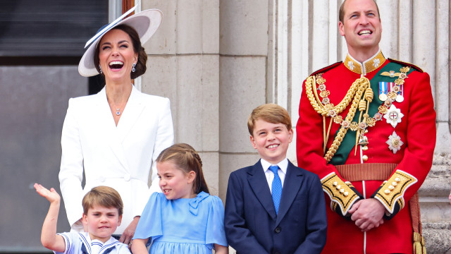 Príncipe William e filhos vão a show de Taylor Swift em Londres e dançam ‘Shake It Off’