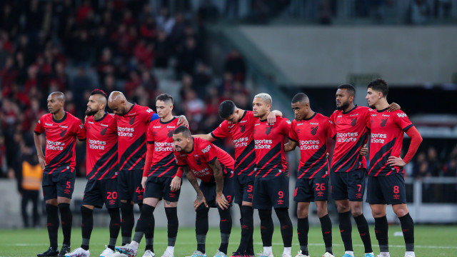 Após tropeço na Sul-Americana, Athletico-PR defende liderança do Brasileirão contra o Fortaleza