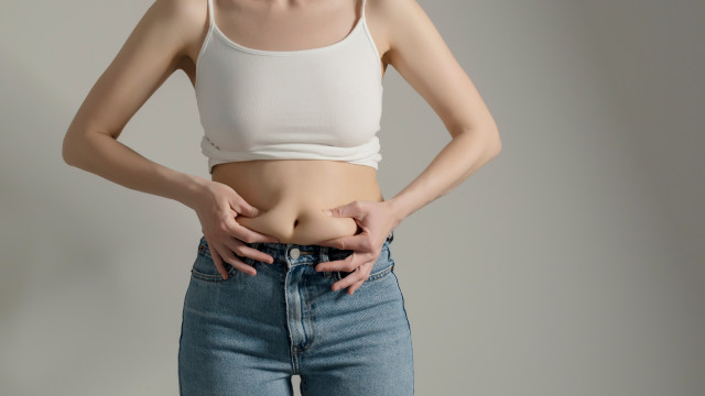 Saiba quais os alimentos que deve evitar comer para diminuir a barriga