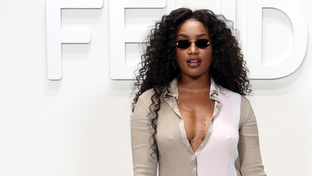 Grávida de cinco meses, Iza exibe barriga e recebe elogios de famosos e internautas