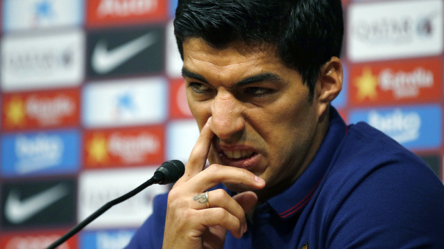 10 anos da mordida de Suárez: Astros do esporte mais polêmicos da história!