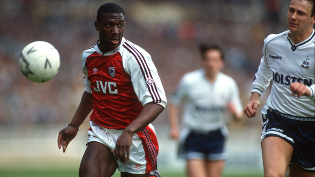 Kevin Campbell, ex-atacante inglês com passagem pelo Arsenal, morre aos 54 anos