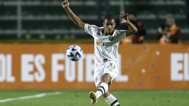 Barcelona procura o ‘novo João Cancelo’ e já tem um alvo no Brasil