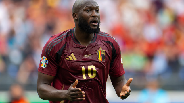 Lukaku tem 2 gols anulados e Bélgica perde da Eslováquia em estreia na Eurocopa