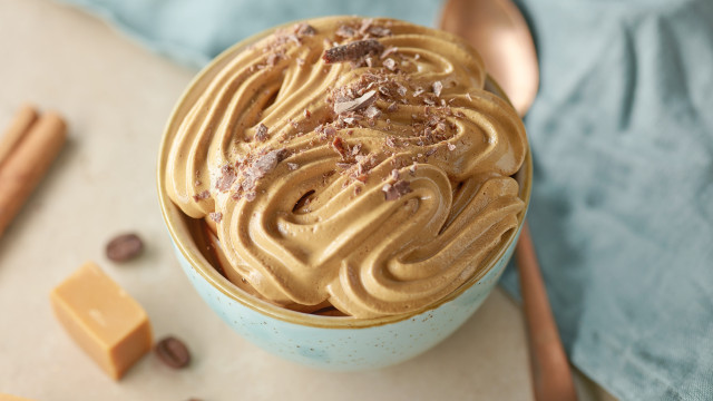 Junte estes três ingredientes e faça uma mousse de doce de leite