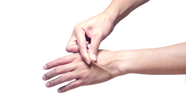 Descubra seu nível de hidratação em 5 segundos com este truque simples