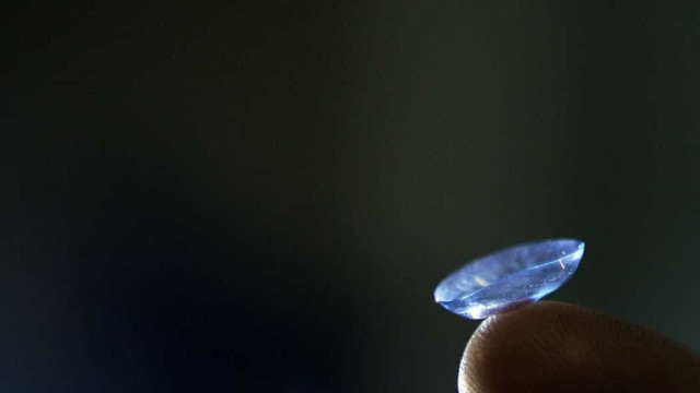 Alerta: Estudante fica cega por uso incorreto de lente de contato