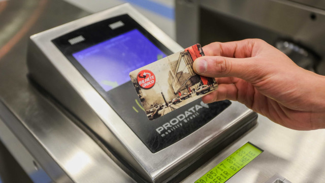 CPTM processa idoso por quebrar catraca a bengaladas em estação de trem de SP