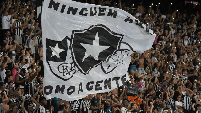 Botafogo enfrenta o Vitória para seguir na briga pela liderança do Brasileirão