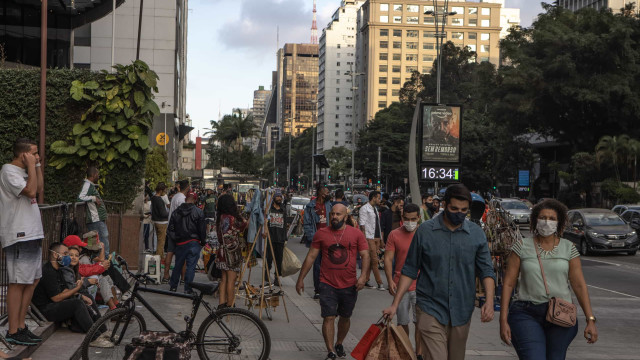 Quando a população do Brasil deve parar de crescer?