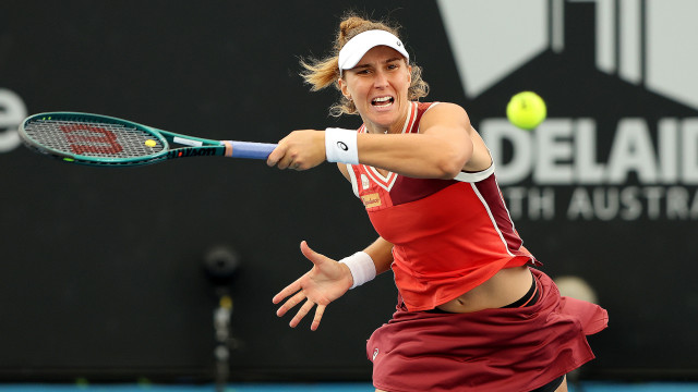 Bia Haddad cai em duplas ao lado de Ingrid Martins e desafia Danielle Collins em simples