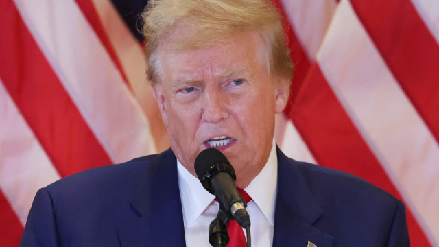 Trump diz a Clooney para se concentrar na carreira e deixar política