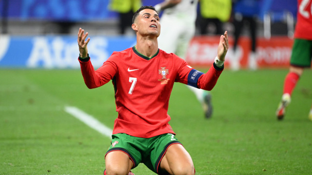 CR7 chora após perder pênalti, mas goleiro salva, e Portugal avança na Euro