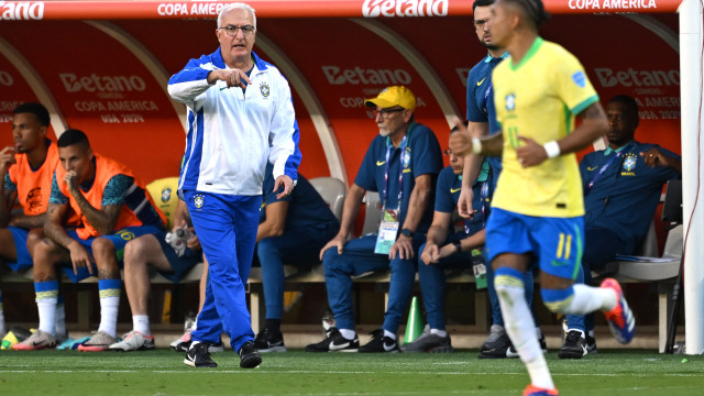 Jornal espanhol se espanta com Dorival fora de roda da seleção antes de pênaltis