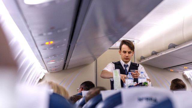As bebidas mais saudáveis para ingerir em uma viagem de avião