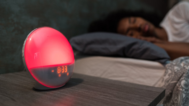 Acorda sempre de mau humor? Saiba como melhorar a rotina