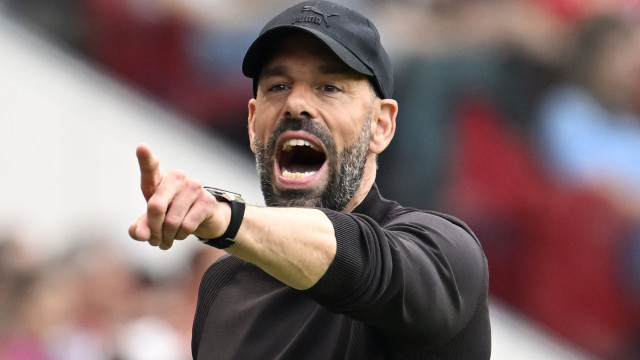 Van Nistelrooy volta ao Manchester United ao lado de René Hake como assistentes de Ten Hag