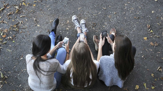 Regulador dos EUA avisa que redes sociais estão "vigiando" usuários