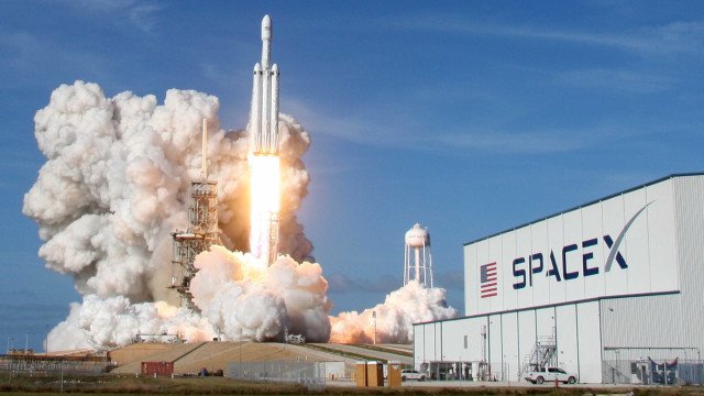 Nasa e SpaceX devem lançar missão que trará astronautas ‘presos’