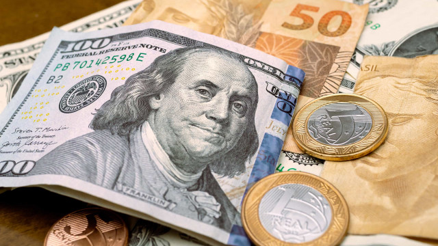 Previsão no Focus do BC para dólar no fim de 2024 permanece em R$ 5,40