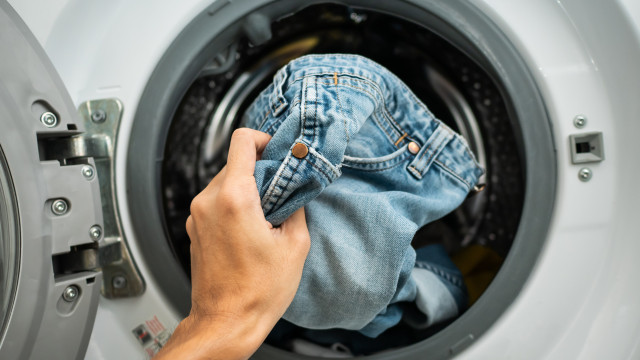 Jeans encolhidos? Veja um truque simples para resolver o problema