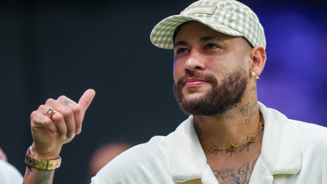 Sem pressa, Neymar só deve voltar a jogar em novembro