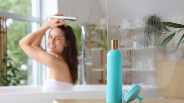 Shampoo é uma fraude? Entenda a tendência de não lavar o cabelo
